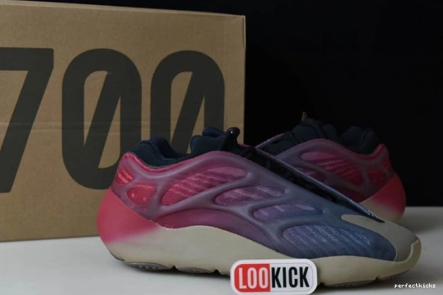 V3 Fade Yeezy GW1814 Adidas 700 Carbon 0808
